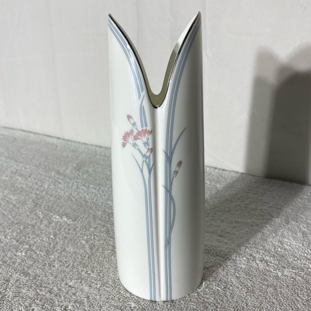 Vintage Royal Doulton Impressions White and Pink Carnation Vase